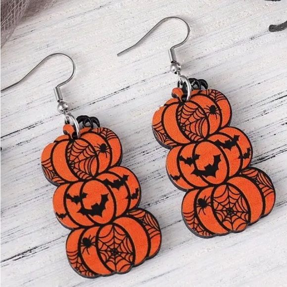 1006. 🎃 Pumpkin Spider Web Wooden Dangle Earrings - Picture 1 of 2